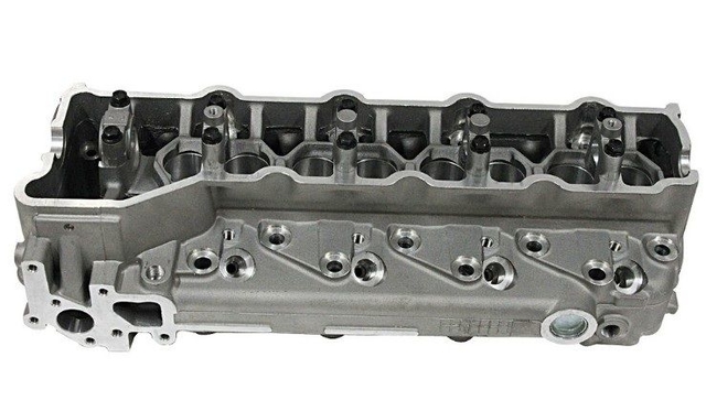 Engine Cylinder Head For MITSUBISHI 4M40T Pajero 2.8TD ME202620 ME193804 AMC 908514